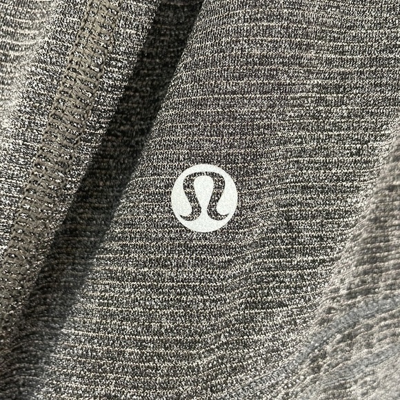 LULULEMON Rest Less tank size 6 grey built in bra floral - Picture 5 of 7